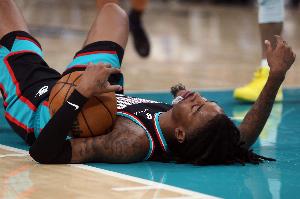 场均18+8&三分60中10名记：灰熊将探索交易莫兰特的可能