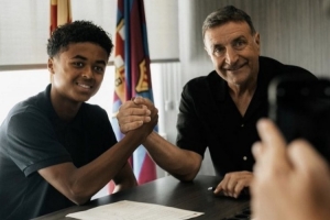 罗马诺：巴萨与肖恩·克鲁伊维特商谈续约，提供3年新合同