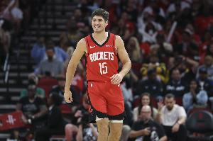 登哥还在贡献！火箭选中谢泼德的探花签是哈登交易中换来的