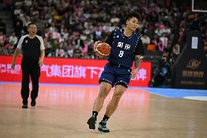 媒体人：CBA新赛季买脚名额被赵睿、郭艾伦、胡明轩和赵继伟占据