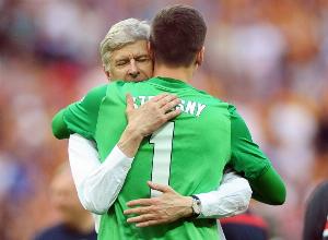 什琴斯尼：2015年因抽烟被温格踢出阿森纳，弗里克说踢得好随便抽