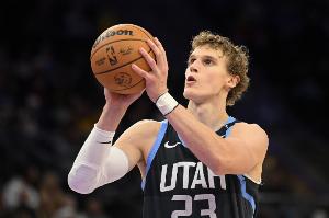 主攻手！马尔卡宁半场10中6砍全队最高16分5板 罚球5中4