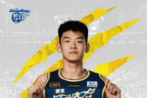 媒体人：王洪泽这样的年轻人要多留在场上 不能过快犯规限制手脚