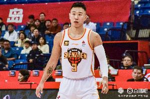 最后连失绝平三分！贺希宁19中9空砍21+8+8 三分6中0