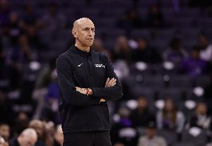 解说：国王真的想赢 前几年面包打造的球队被管理层霍霍成这样