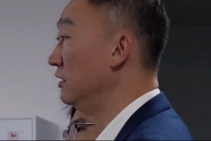 更衣室直击 | 赛后复盘：赢球不松懈！