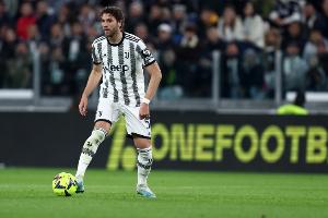 洛卡特利：不该总是提及过去的尤文，我们得在球场上证明自己