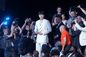 拓记：克罗宁选杨瀚森或风险大于回报 中锋位置早已人满为患