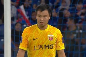 一夫当关！柔佛半场轰19次打门，陈威5扑救献神扑力保城门不失！