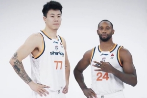 上海男篮晒定妆照拍摄花絮！王哲林、张镇麟、弗格、洛夫顿等出镜