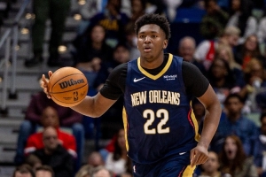 前途无量！鹈鹕13号秀奎因21岁前砍三双 历史新秀内线第三人