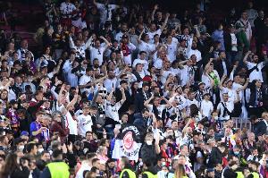 世体：巴萨只给法兰克福球迷2400张票，但有1000名无票球迷来客场