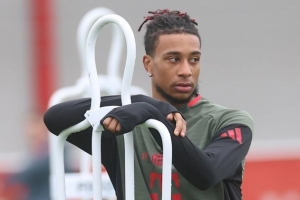 图片报：奥利塞戴着耳钉训练，此前拜仁多位教练禁止球员这么做