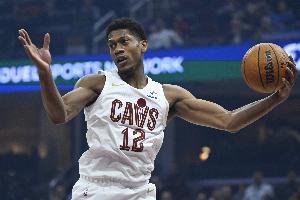 亨特：我们对球队表现和排名都不满意 每个人都会承担起责任