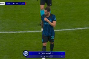 早早伤退！第11分钟恰20被换下，泽林斯基登场