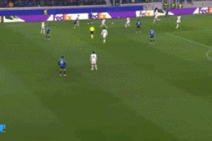 关键！卢克曼突入禁区小角度射门，被桑切斯扑出