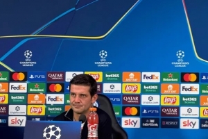 齐沃：点球？这种接触在每个角球都会看到 恰20和阿切尔比肌肉疼