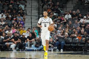 乱箭穿心！下半场刚开始 卡斯尔&瓦塞尔相继命中三分！