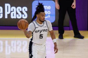 凯尔登·约翰逊谈卡斯尔：关键球员会在关键时刻站出来 为他自豪