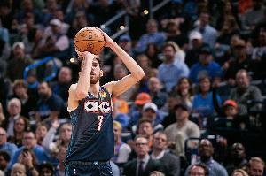 三分4中4！切特：对手压迫式防守我们转换提速跑动创造空间的结果