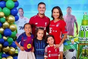 库蒂尼奥为儿子庆生，一家人身穿国米、利物浦、巴萨、拜仁球衣