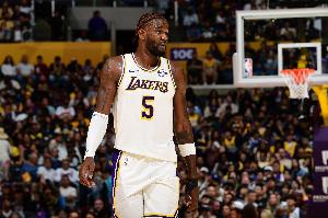 稳定发挥！艾顿半场6中4拿到8分5板1助1断