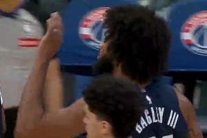 一顺百顺！巴格利弧顶三分自信再中 奇才打停骑士&领先到14分！