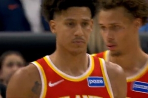 连续三场三双队史首人！杰伦·约翰逊助攻纽厄尔暴扣得分