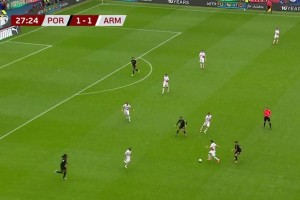 超级巨大失误！亚美尼亚后场回传失误，贡萨洛·拉莫斯笑纳大礼