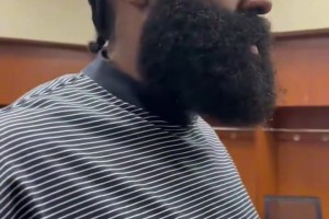 眼神都没光了！哈登采访无奈摇头：现在缺兵少将 谁能上就上吧