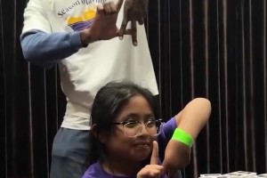 湖人全队出席了球队举办的感恩节活动！