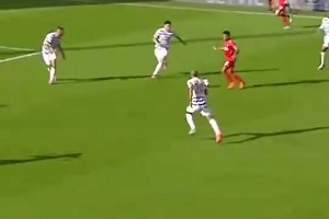 难道这就是传承？名场面：巴洛特利踢飞空门，斯特林就在他的身后