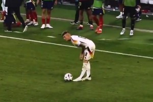 鲜有人能有完美的结局！名场面：克罗斯退役前的最后一次触球！