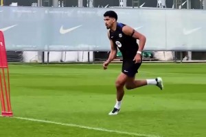 心态炸了？阿劳霍申请心理恢复，巴萨批准其无限期休假！