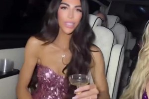 皮蓬前妻与闺蜜们自拍，这嘴唇是去做了丰唇吗？