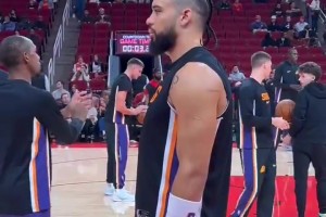 年轻人玩得真花！小佩顿向库明加分享如何和女网友聊骚