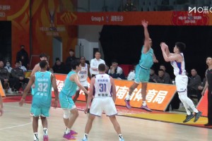 神来之笔！！林庭谦读秒极限出手！接近半场超远三分球进灯亮！