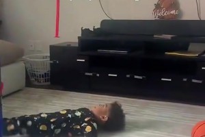 国外网友此前晒儿子看了SGA打球后：投完篮立马倒地造犯规