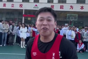 记者：萨拉赫缺乏自我认知，他替补是因为表现差，没人逼他走