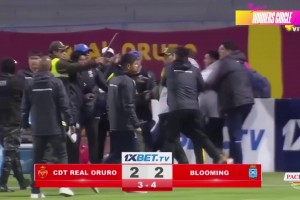 仇人相见杀疯了！玻利维亚杯赛群殴17人染红 联赛再遇10-1血洗