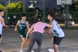 哇塞，这身材！野球场肘姐晒打球视频：我要的是绝对压制！