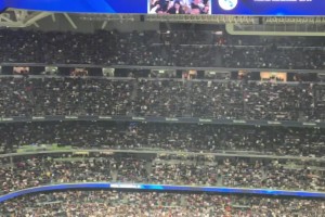 塞尔塔打入第二球后，伯纳乌球场响起嘘声和口哨声