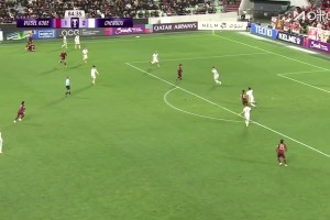 犯罪级表现！主裁回看VAR判定李扬送点，神户点射破门