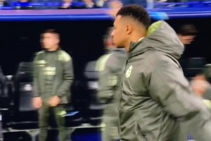 压力真的大！贝林厄姆赛后掩面跪地不起，久久不能平复心情！