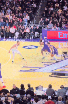 扩大分差！里夫斯接东契奇突破分球大空位三分飚中